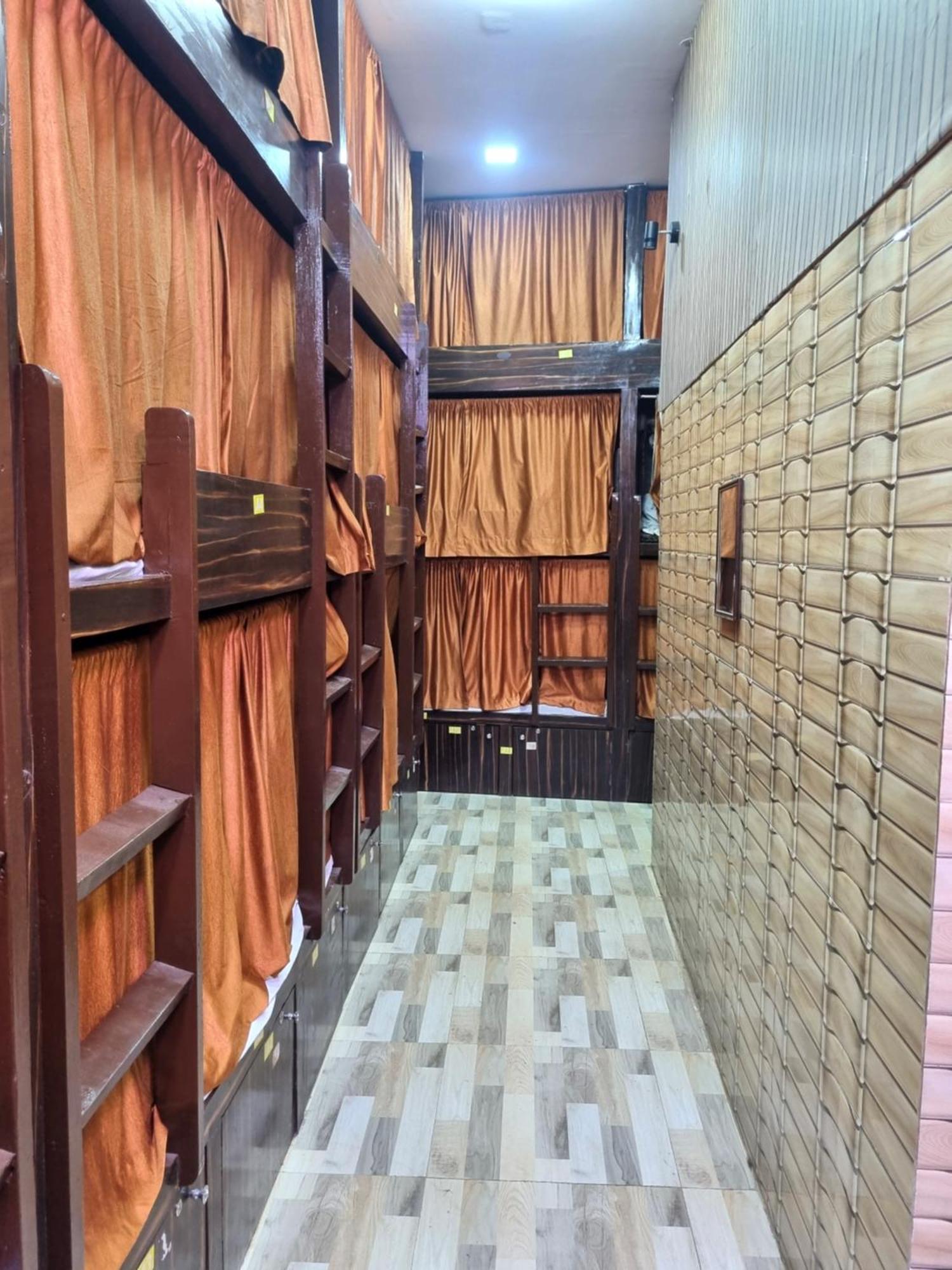 Unibed Dormitory Mumbai Exterior foto
