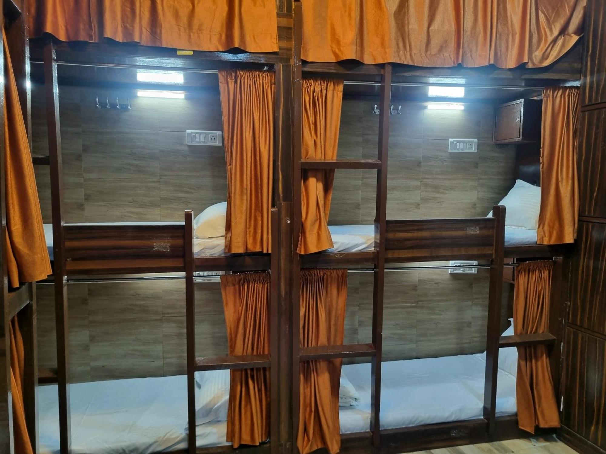 Unibed Dormitory Mumbai Exterior foto