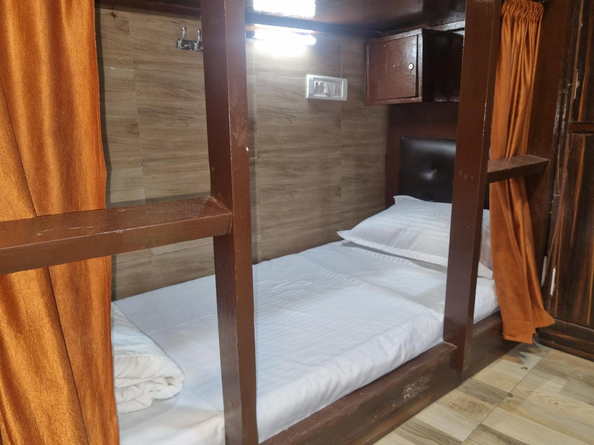 Unibed Dormitory Mumbai Exterior foto